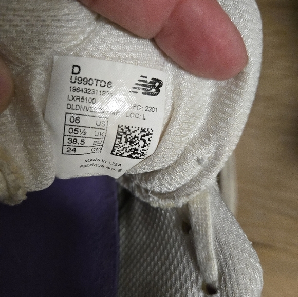 New Balance Men Cream and Purple Sneakers - Picture 9 of 10